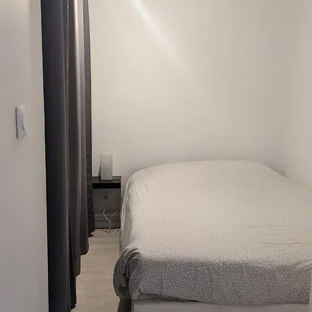 Climatise Avec Coin Nuit 150m De La Appartement Le Lavandou