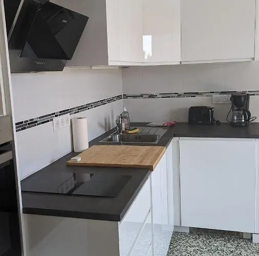 Appartement Climatise Avec Coin Nuit 150m De La *