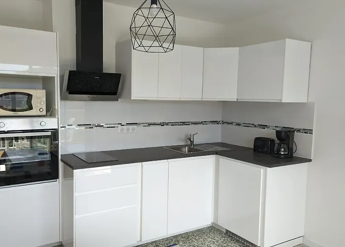 Climatise Avec Coin Nuit 150m De La Appartement