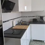 Apartment Climatise Avec Coin Nuit 150m De La *