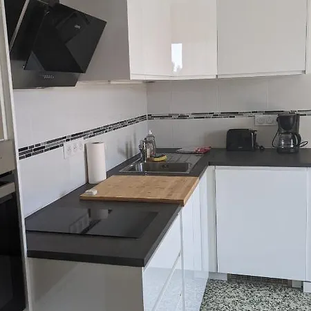 Appartement Climatisé Avec Coin Nuit 150m De La *