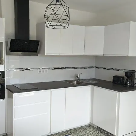 Climatise Avec Coin Nuit 150m De La Апартаменты