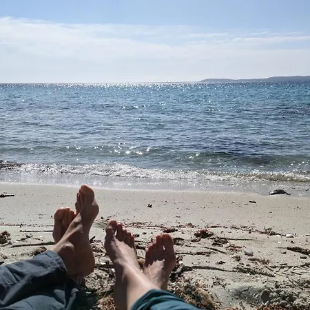 Climatisé Avec Coin Nuit 150m De La Le Lavandou