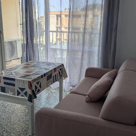 Apartment Climatise Avec Coin Nuit 150m De La *