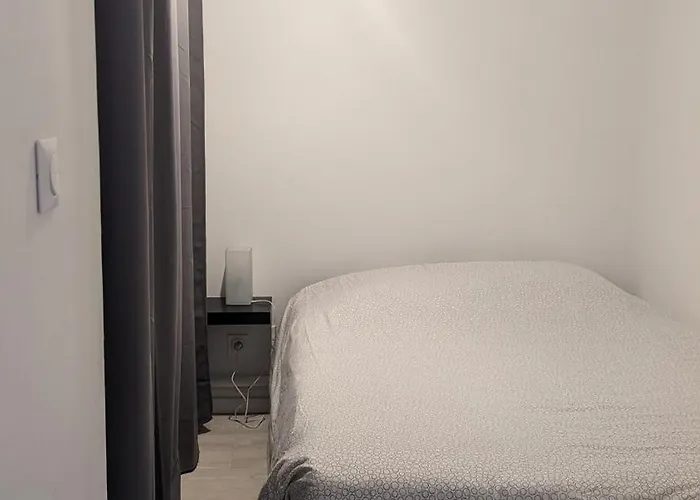 Climatise Avec Coin Nuit 150m De La Apartman Le Lavandou