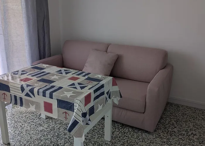 Climatise Avec Coin Nuit 150m De La Apartman Le Lavandou